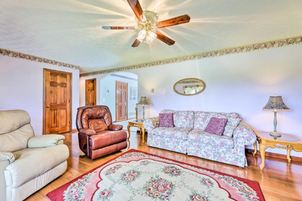 Charming Williamstown Retreat With Private Yardヴィラ エクステリア 写真
