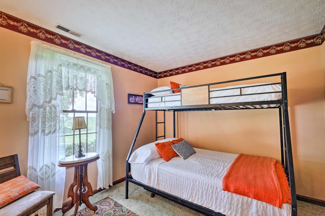 Charming Williamstown Retreat With Private Yardヴィラ エクステリア 写真