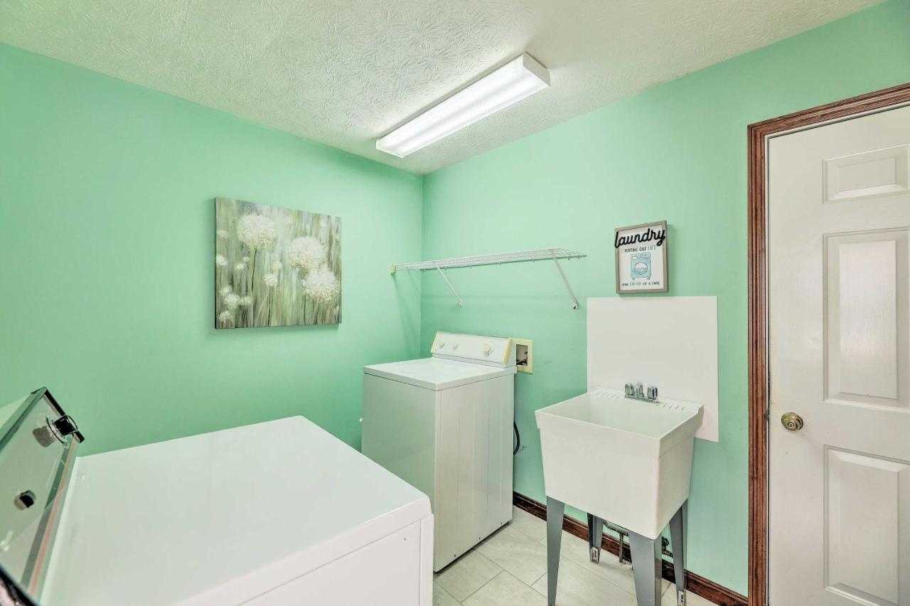 Charming Williamstown Retreat With Private Yardヴィラ エクステリア 写真