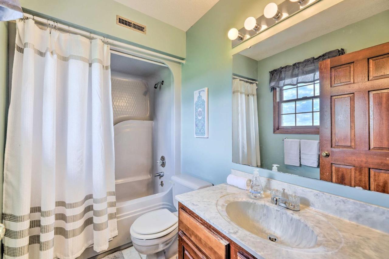 Charming Williamstown Retreat With Private Yardヴィラ エクステリア 写真